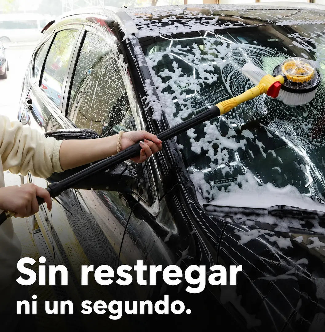 Cepillo giratorio LavaPro Shine lavando parabrisas de auto negro con espuma abundante — lavar auto sin restregar Chile